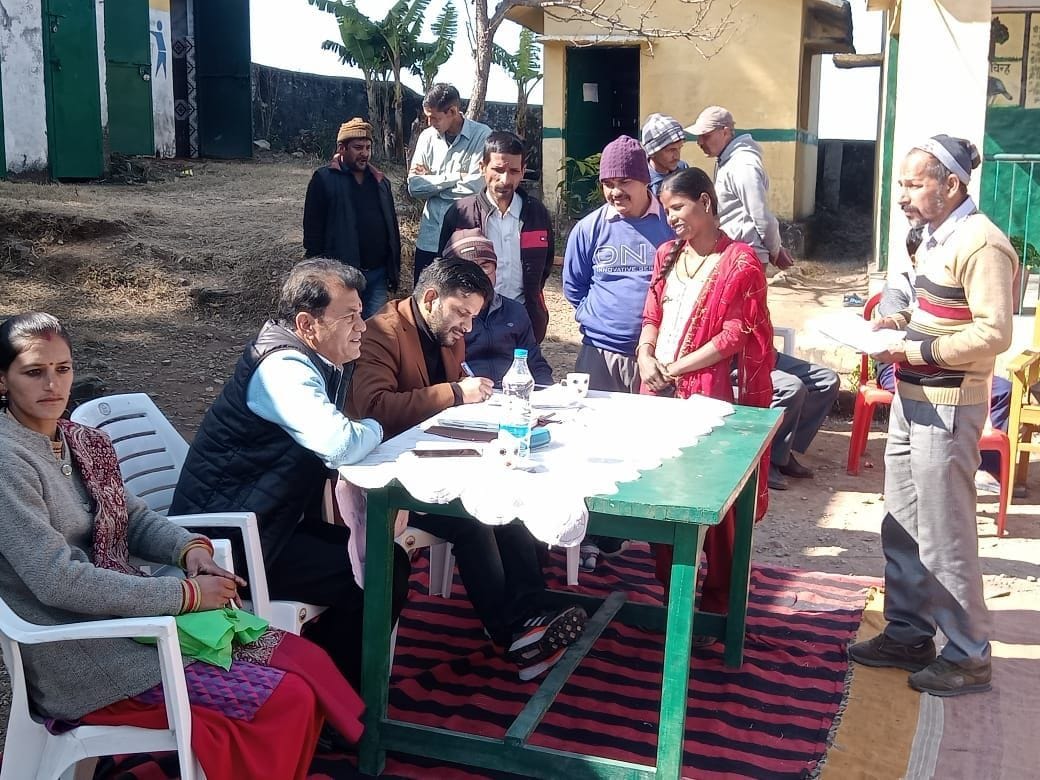 SDM Sah listened to public problems by setting up a chaupal in Khamari