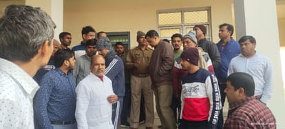 Chhapra Express stopped for five hours: When the exam was missed, the candidates created ruckus