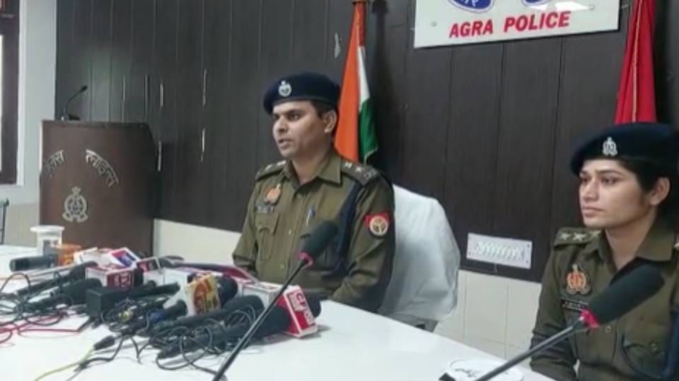 priest was killed by youth When caught stealing in a temple in Agra