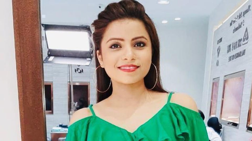 Noida Metro Manjulika Video know the real name of viral girl