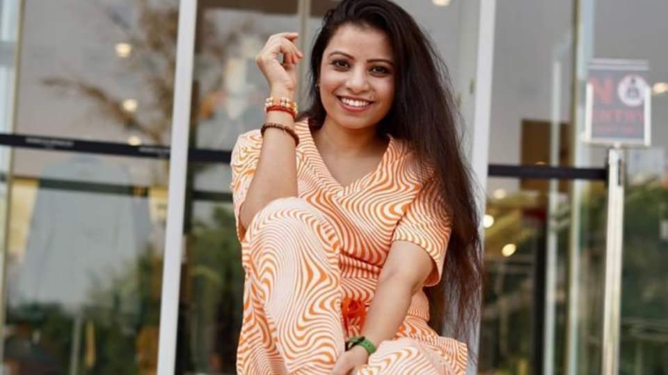 Noida Metro Manjulika Video know the real name of viral girl