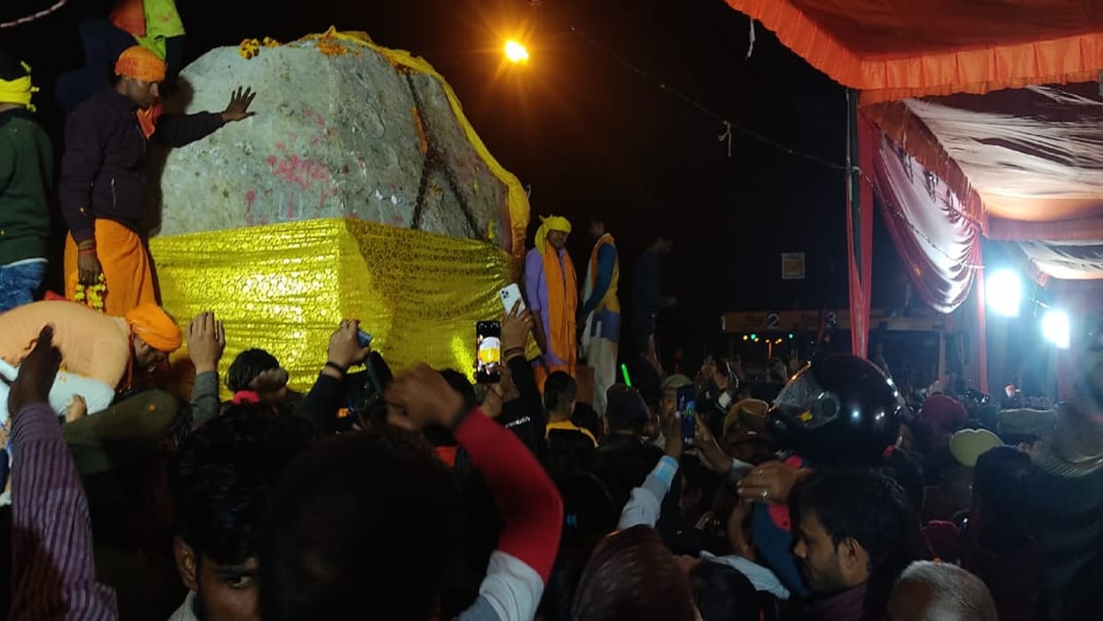 Kushinagar Shaligram rocks were welcomed on border UP