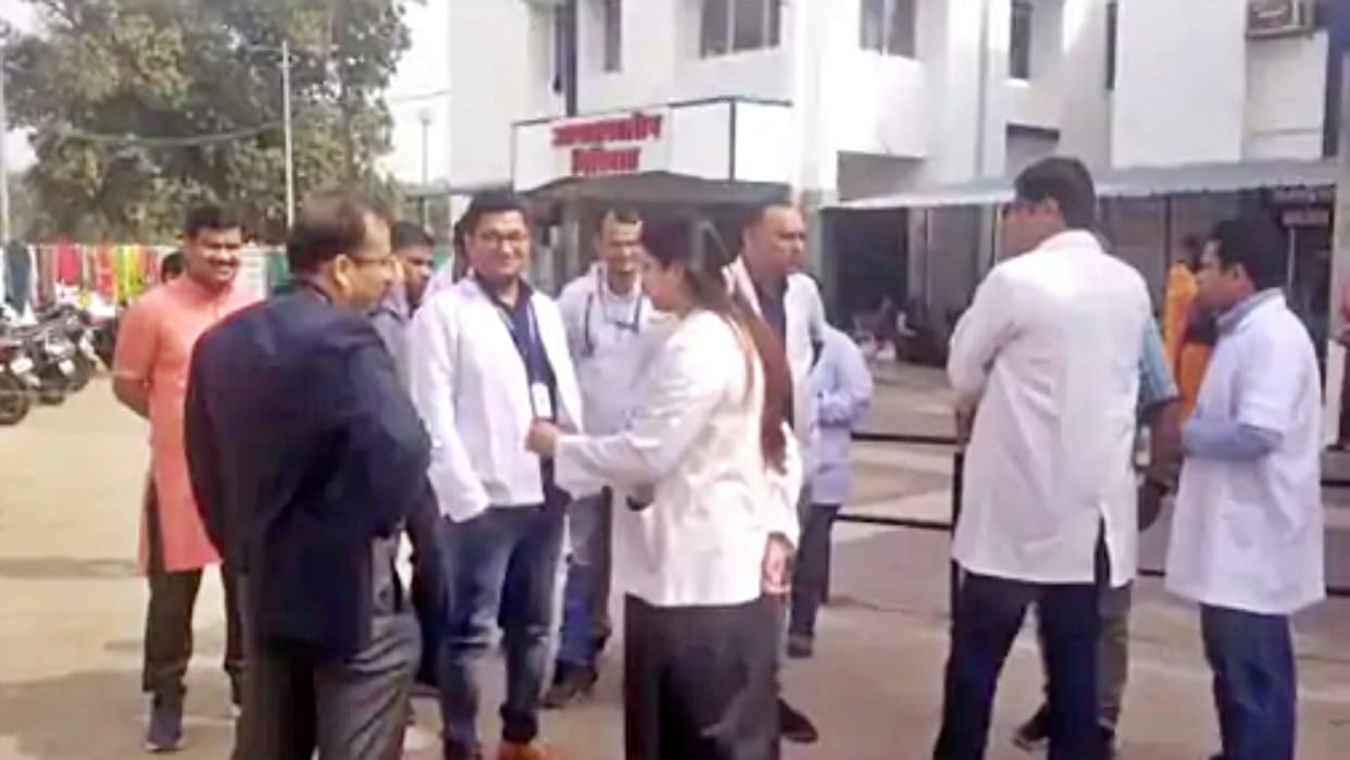 Umaria Save Medicine A March Taken Out With The Demand To Save The Doctor