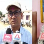 कांग्रेस नेता चंद्रेश हिरवानी और भाजपा नेता कृष्णकांत पवार ।