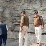 खदानों का निरीक्षण करने पहुंचे थाना प्रभारी