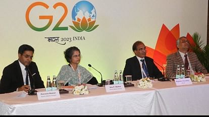 जी-20 की प्रेस कॉन्फ्रेंस में भाग लेते प्रवीण कुमार डायरेक्टर मिनिस्ट्री ऑफ फाइनेंस,,अनूप पी मथाई एडवाइजर मिनिस्ट्री ऑफ फाइनेंस, राजेंद्र चौधरी एडीजी पीआईबी, बी पुरुषार्थ ज्वाइंट डायरेक्टर मिनिस्ट्री ऑफ़ फाइनेंस