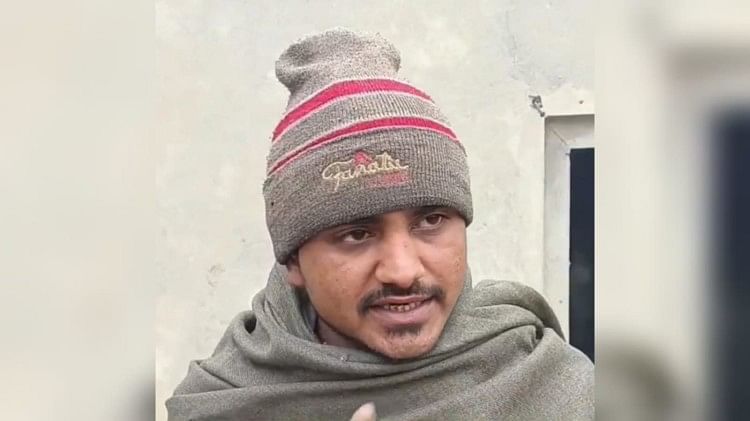 Fatehabad: गांव दरियापुर में टावर पर चढ़ा युवक, पूर्व सरपंच पर मनरेगा घोटाले के लगाए आरोप