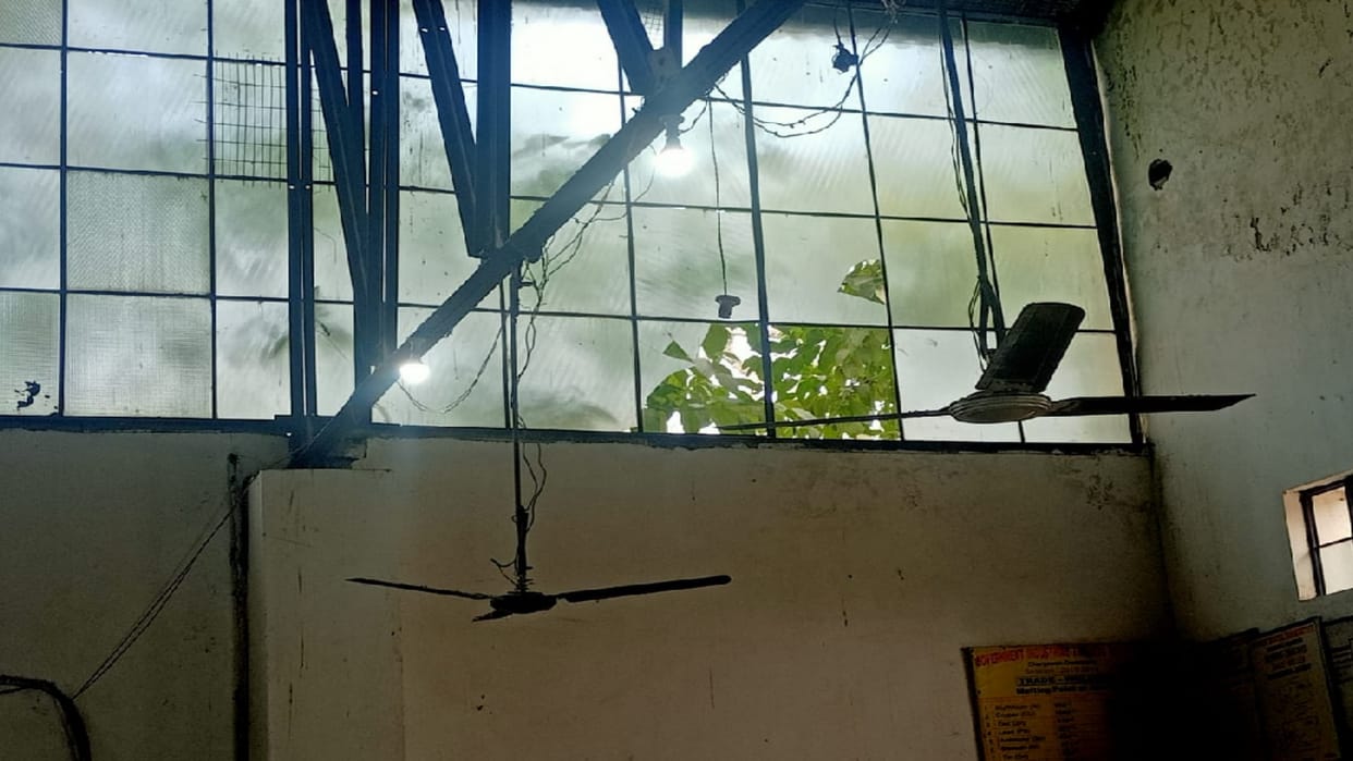 Gorakhpur ITI Water dripping in workshop even after spending 4.99 crores
