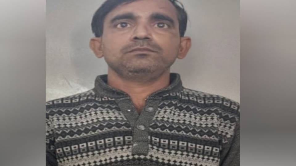 Gujarat Police arrested two including woman during encounter in Firozabad while main accused is absconding
