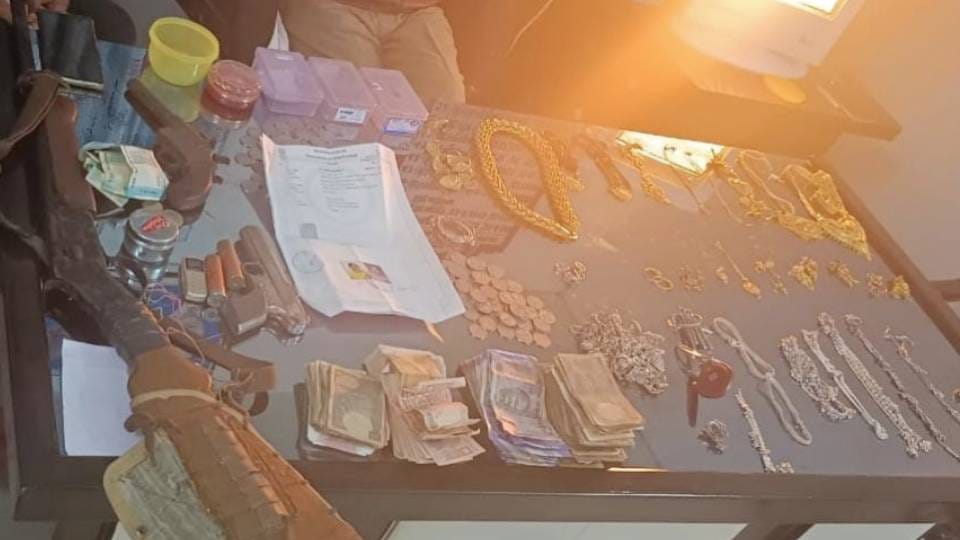 Gujarat Police arrested two including woman during encounter in Firozabad while main accused is absconding