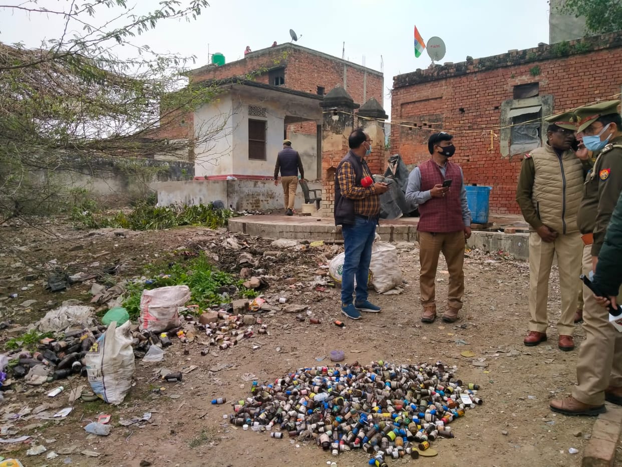 Barabanki News: Scrap burnt expired medicines, many children unconscious