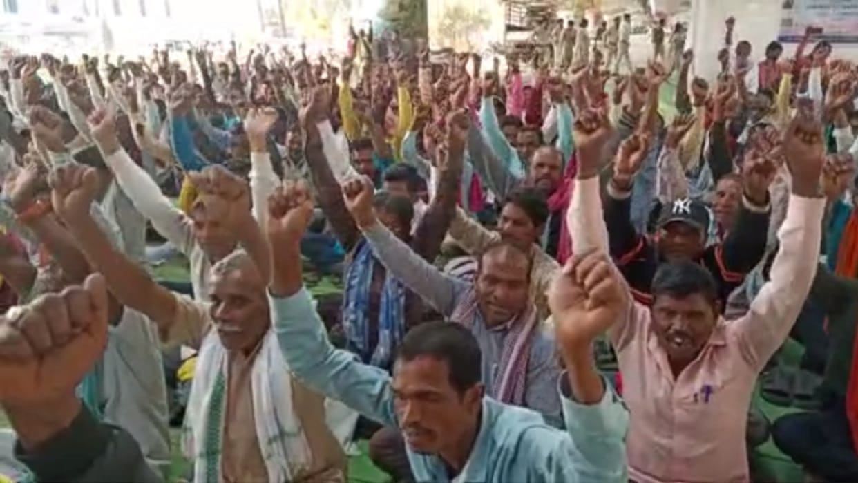 parents staged a sit-in at rajnandgaon collectorate regarding eklavya school