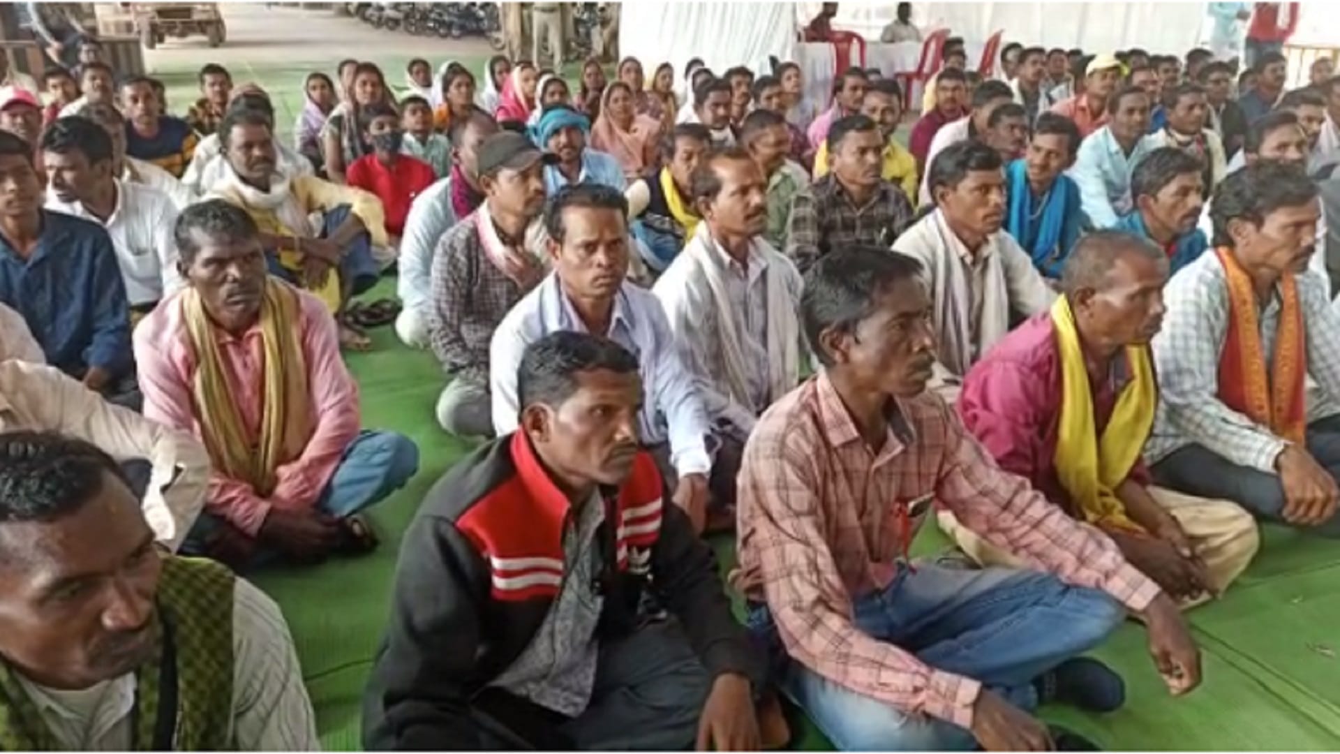 parents staged a sit-in at rajnandgaon collectorate regarding eklavya school