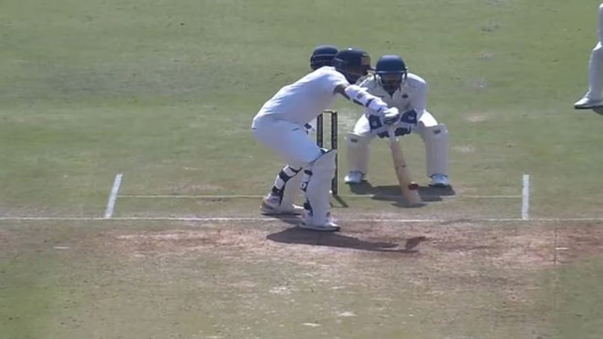 Hanuma vihari bat left handed in match against MP in Ranji trophy hits two boundaries