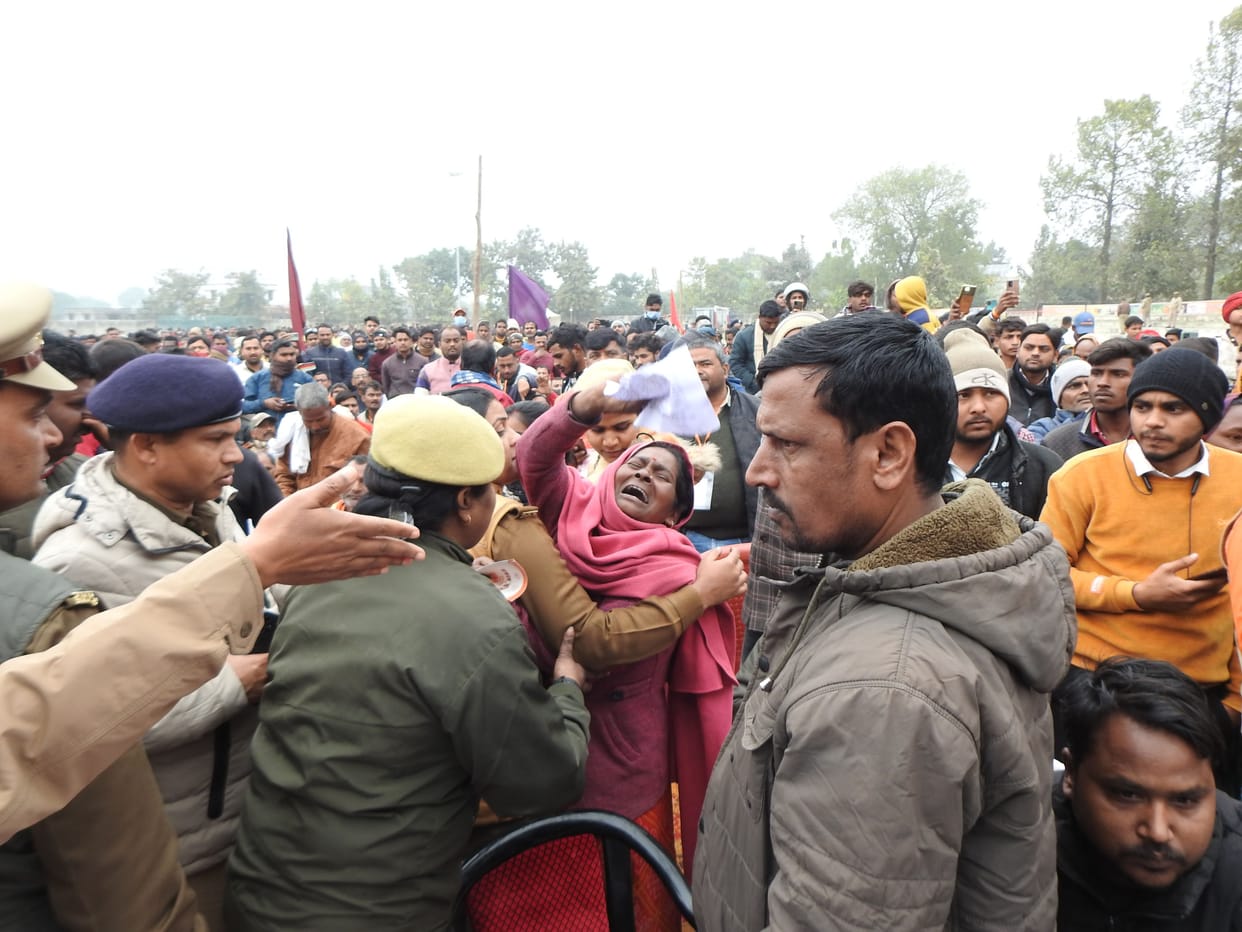 lady stand to meet cm, administration on back foot