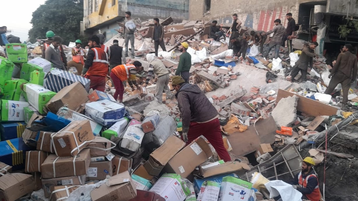 Two storey building collapsed in Narwal Jammu people came out in time no casualties