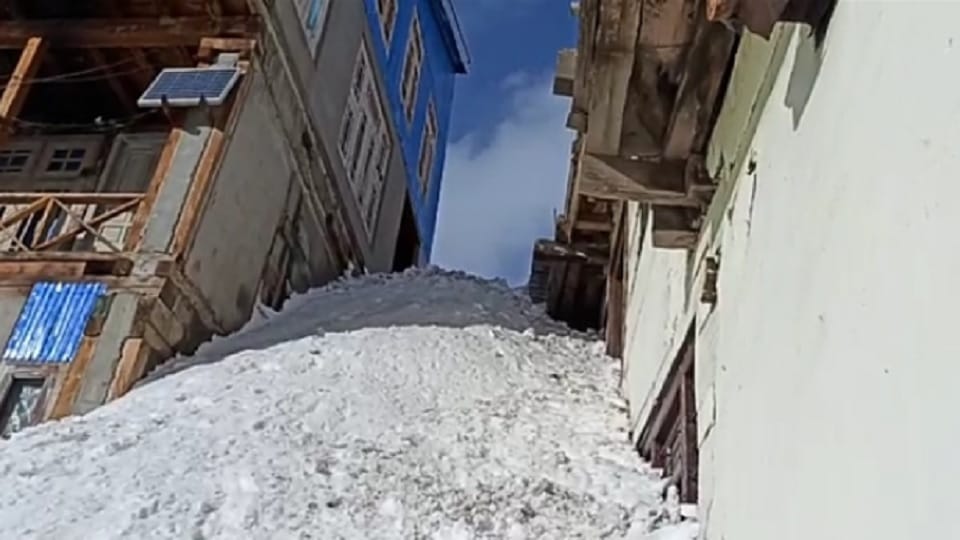 Jammu Kashmir: Houses in Machail of Kishtwar completely buried in snowfall, people eating dried vegetables