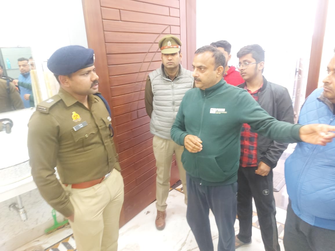 Meerut: Miscreants rob contractor's family in broad daylight in Tipinagar