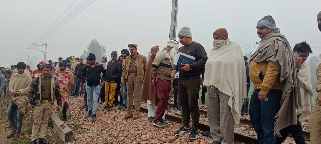 Saharanpur: love couple suicide by jumping in front of the train