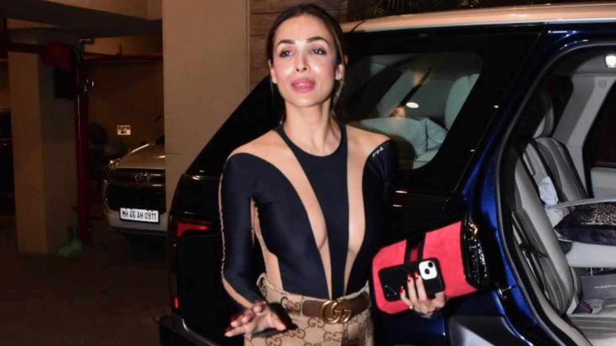 Malaika Arora Copy Uorfi Javed Dress Actress seen  in her Sister Amrita Arora Birthday Party
