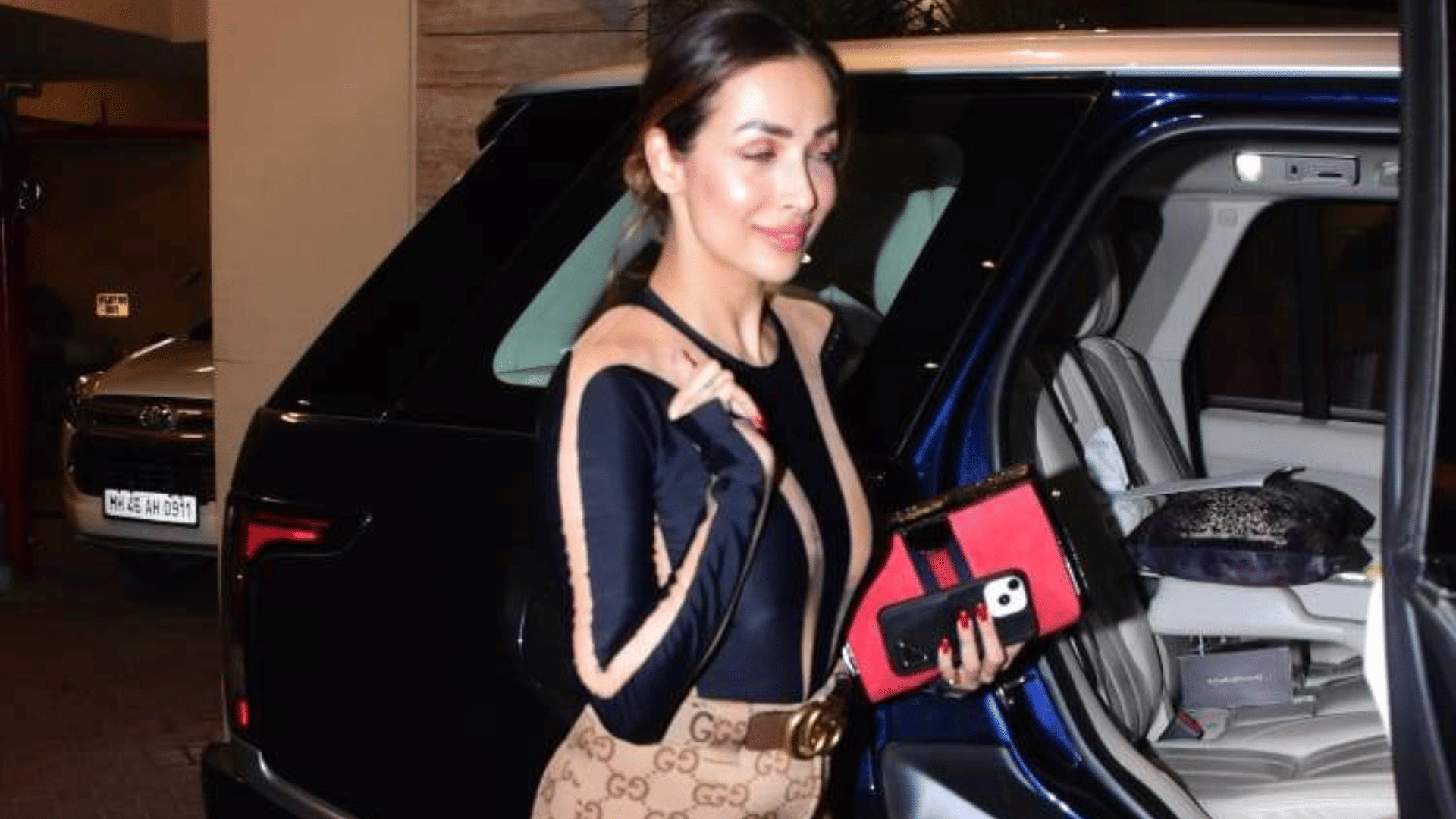 Malaika Arora Copy Uorfi Javed Dress Actress seen  in her Sister Amrita Arora Birthday Party