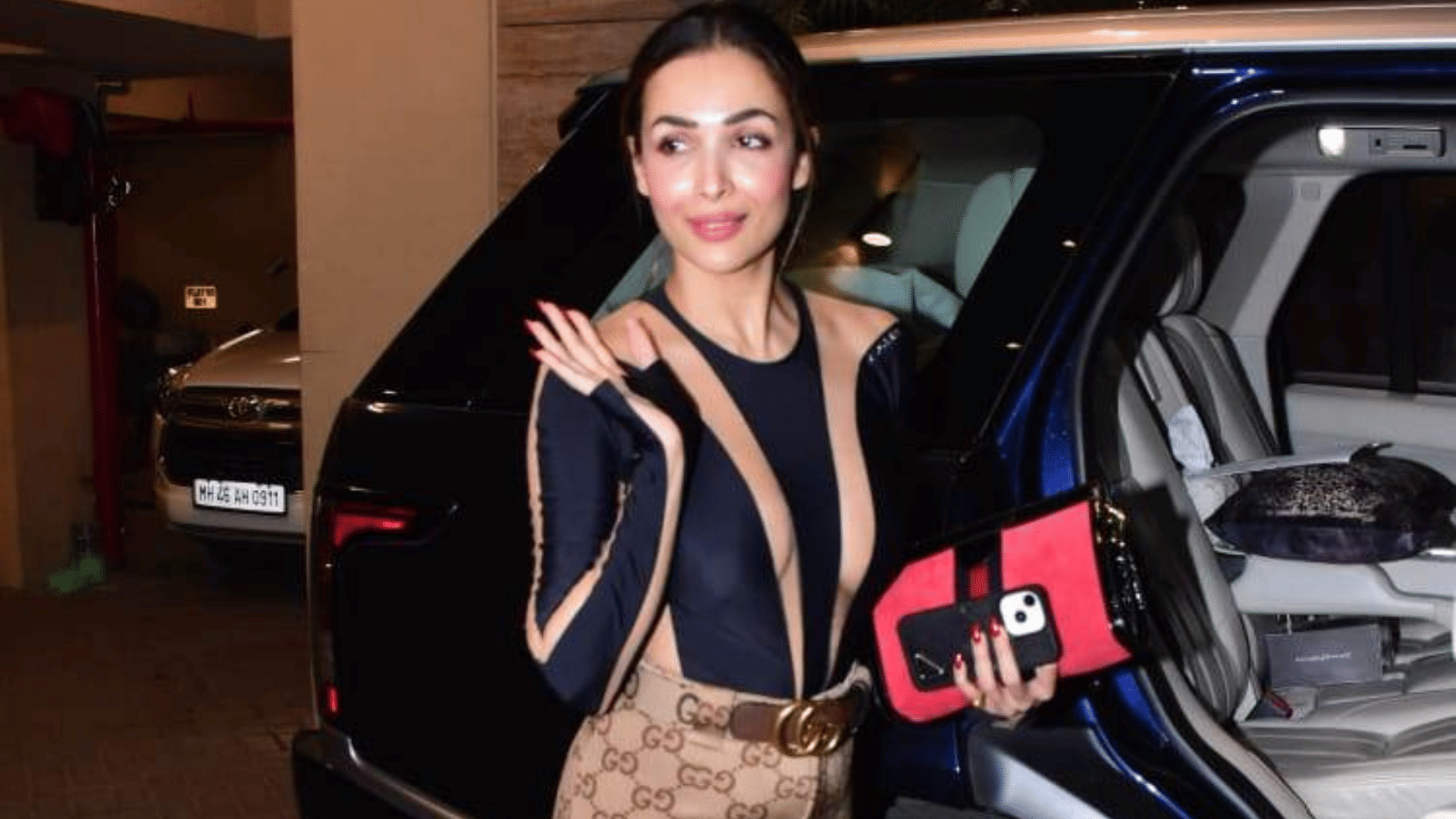 Malaika Arora Copy Uorfi Javed Dress Actress seen  in her Sister Amrita Arora Birthday Party