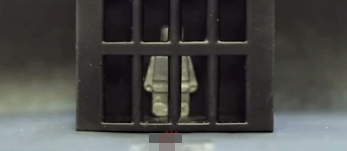 Unique robot changes shape by melting itself