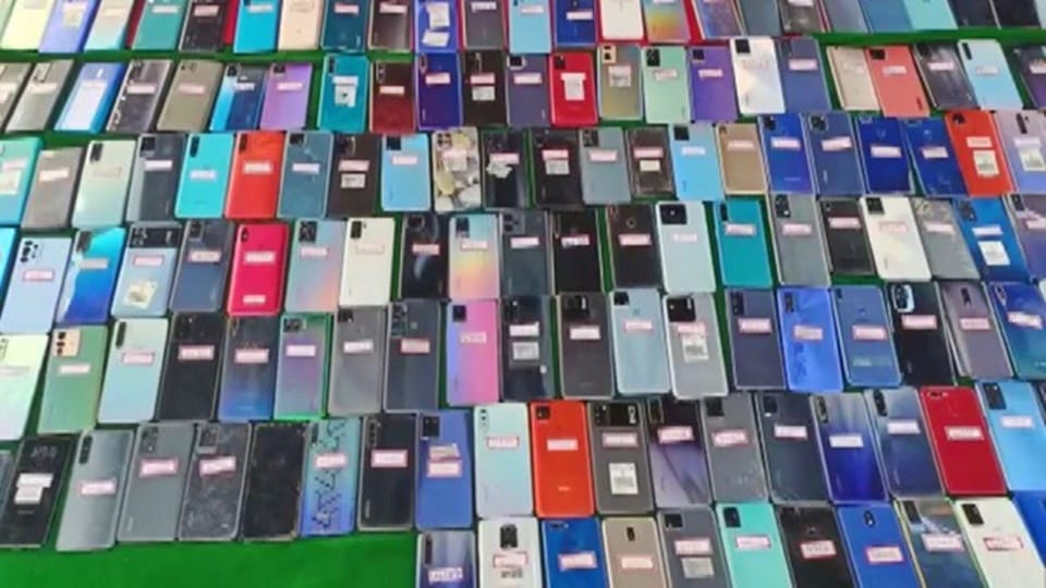 Andhra Pradesh police recover over 5000 lost mobile phones