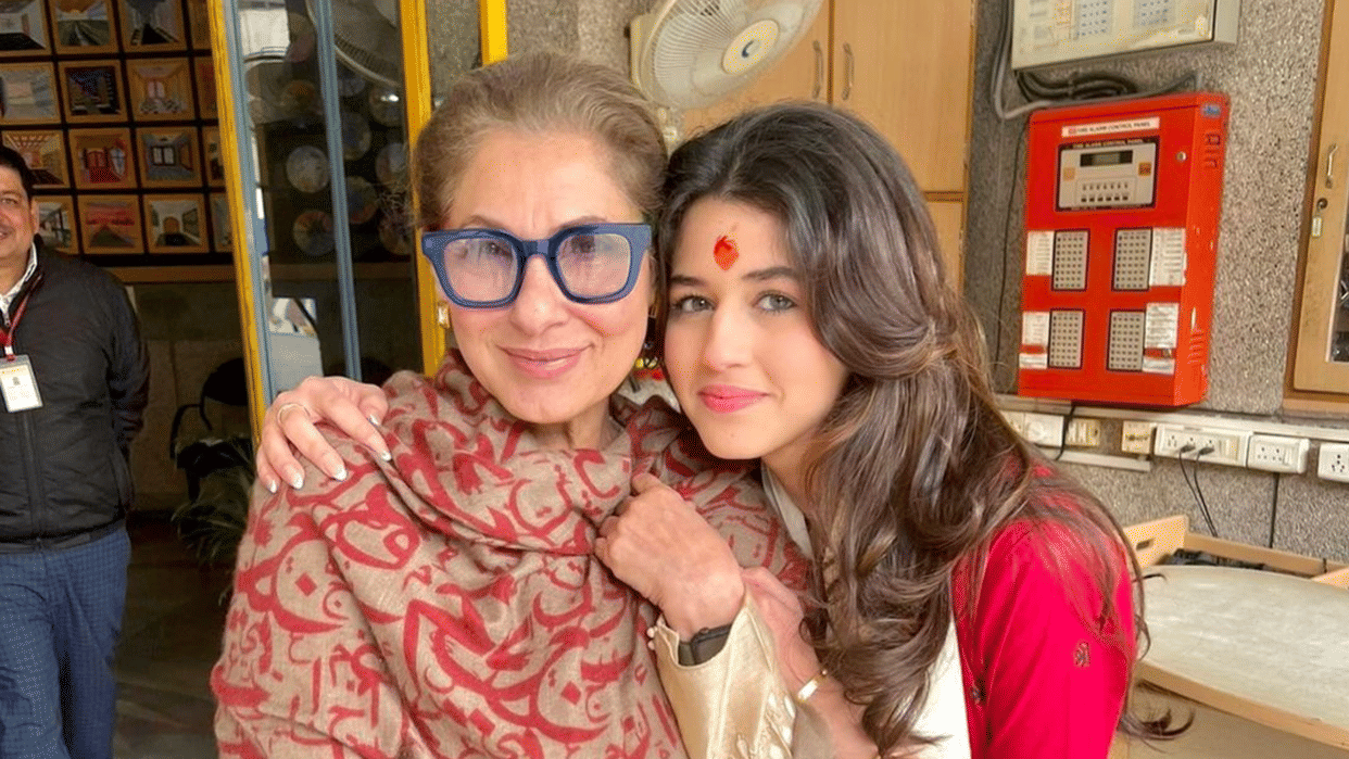 Dimple Kapadia poses with granddaughter Naomika at her graduation ceremony Twinkle Khanna calls them stunning