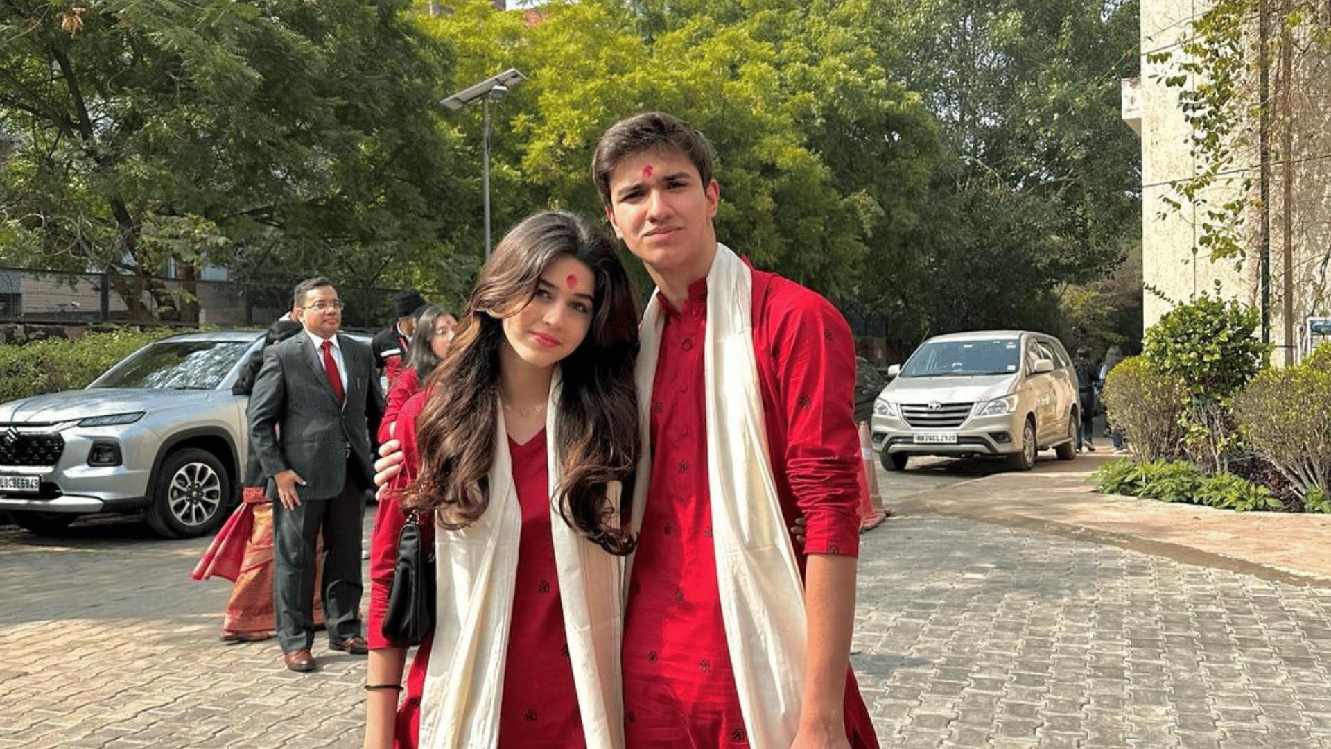 Dimple Kapadia poses with granddaughter Naomika at her graduation ceremony Twinkle Khanna calls them stunning