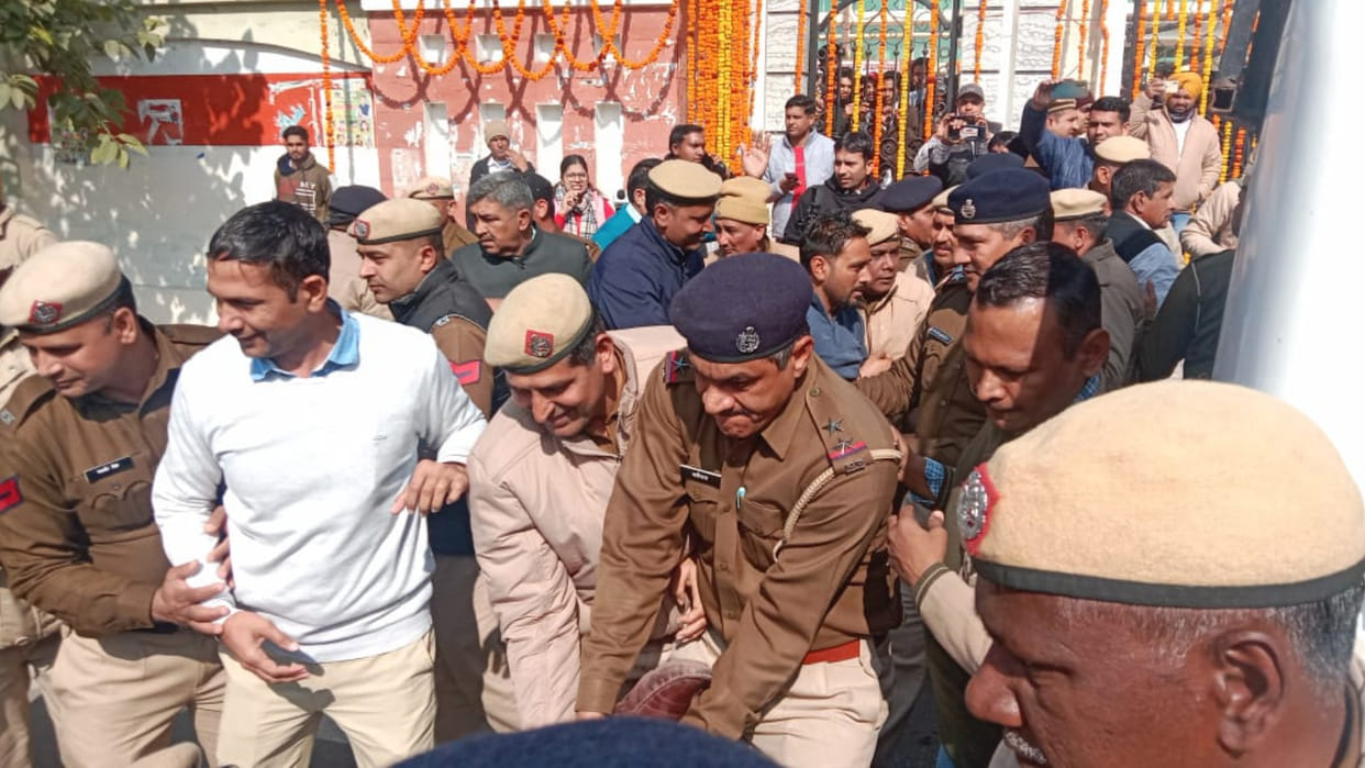 Kaithal: Sarpanch arrived to oppose Deputy Chief Minister Dushyant Chautala, police detained