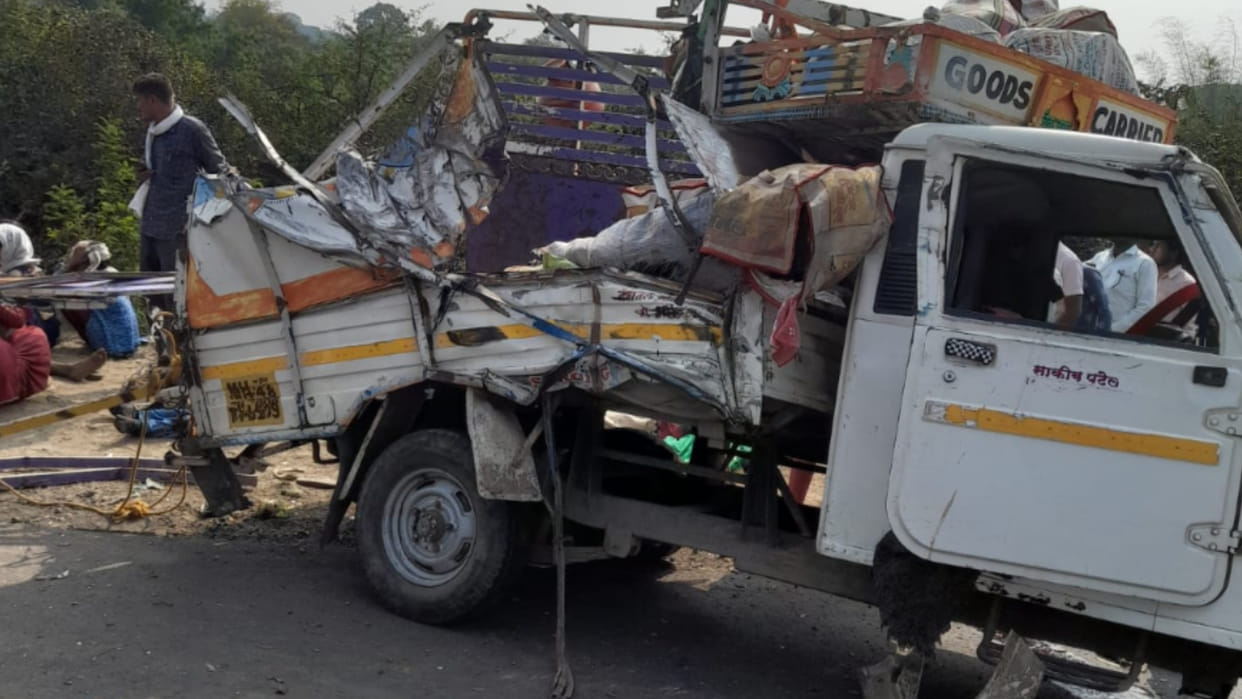many killed in road accident Truck and Eicher collided on Dedtalai-Sheikhpura road in Burhanpur