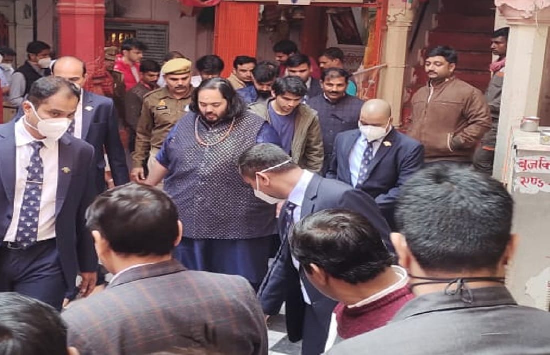 Reliance Industries anant Ambani offered prayers at Kashi Vishwanath Temple in Varanasi