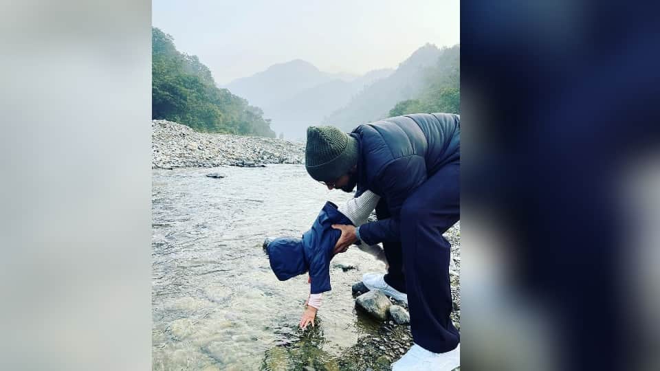 Virat kohli Anushka sharma Return after one Week Uttarakhand Visit see family beautiful Photos