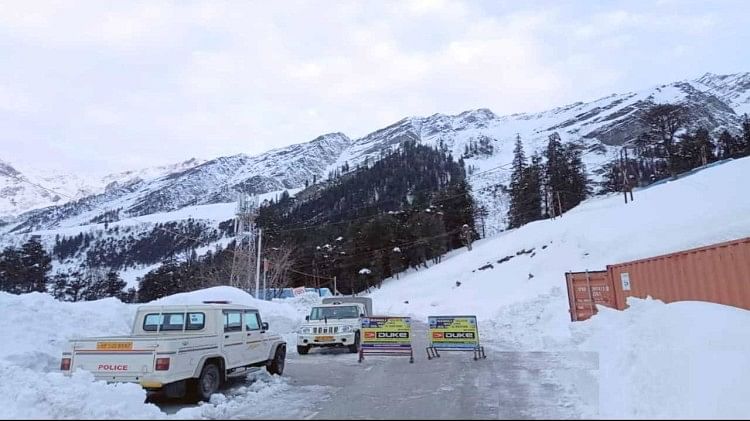 Himachal Weather: बर्फबारी से 208 सड़कें और 55 ट्रांसफार्मर अब भी ठप, स्टेट हाईवे बंद, आज खराब रहेगा मौसम