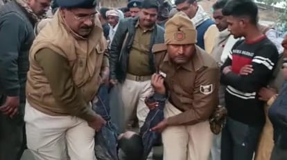 Mob Lynching In Bihar :सारण में मुखिया प्रतिनिधि पर फायरिंग के आरोप में तीन  को बुरी तरह पीटा, एक की मौत - Mob Lynching In Bihar: Three People Were  Badly Beaten For