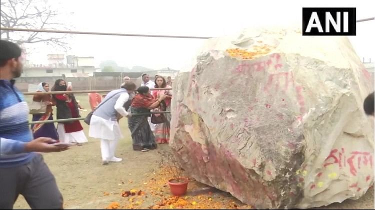 Shaligram Stones Photos: राम मंदिर के लिए नेपाल से लाई गईं दो दिव्य शालिग्राम शिला, अयोध्या में पूजन शालिग्राम शिला का अयोध्या में पूजन