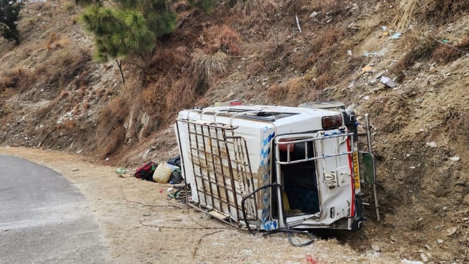 Bhaderwah Accident: Tata Sumo and Tracks collide 12 people injured hospitalized