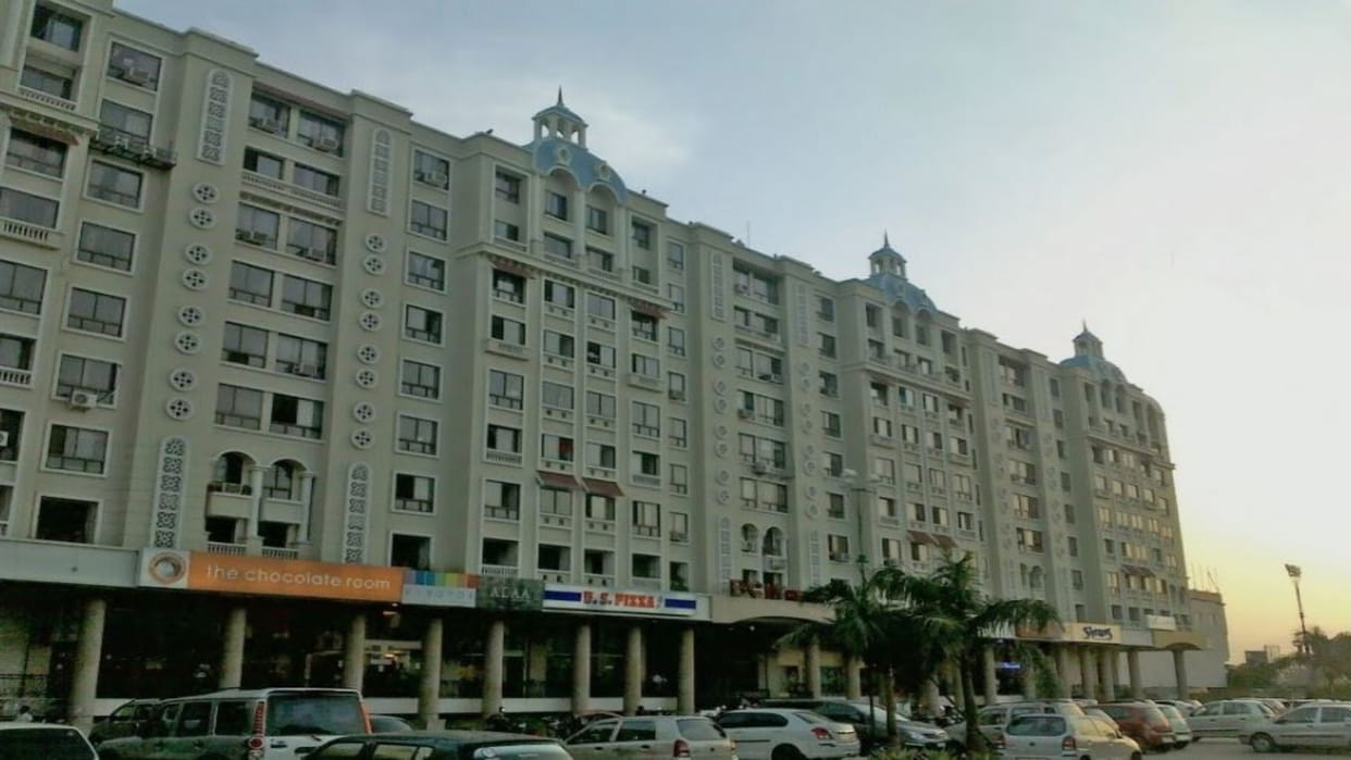 Income tax raids on 40 locations of BCM Group of Indore, hospital opened with Reliance in January