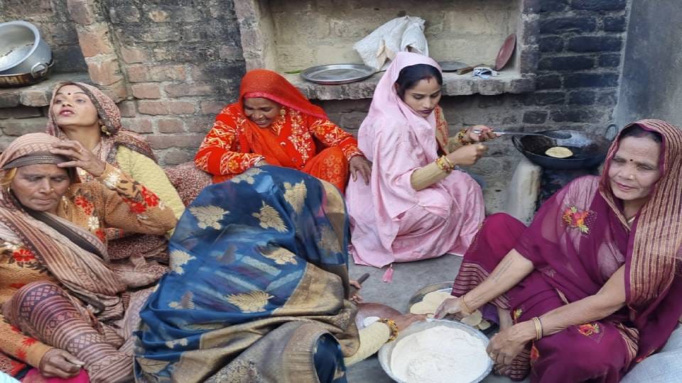 Cricketer Sonam Yadav returned home in Firozabad after winning Under-19 T-20 World Cup people welcomed her