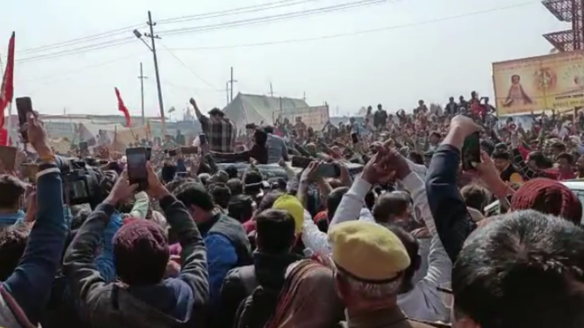 Bageshwar dham sarkar pt dheerendra shastri reach magh mela at prayagraj see photos