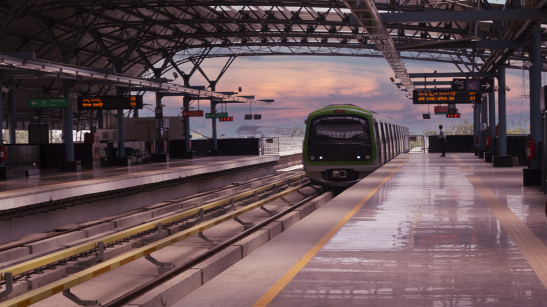 NMRC Giving Free Metro Card On Aqua line To Metro Passengers