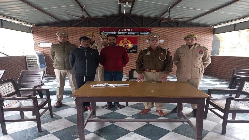 police arrested history sheeter and his partner for threatened the family in Bareilly