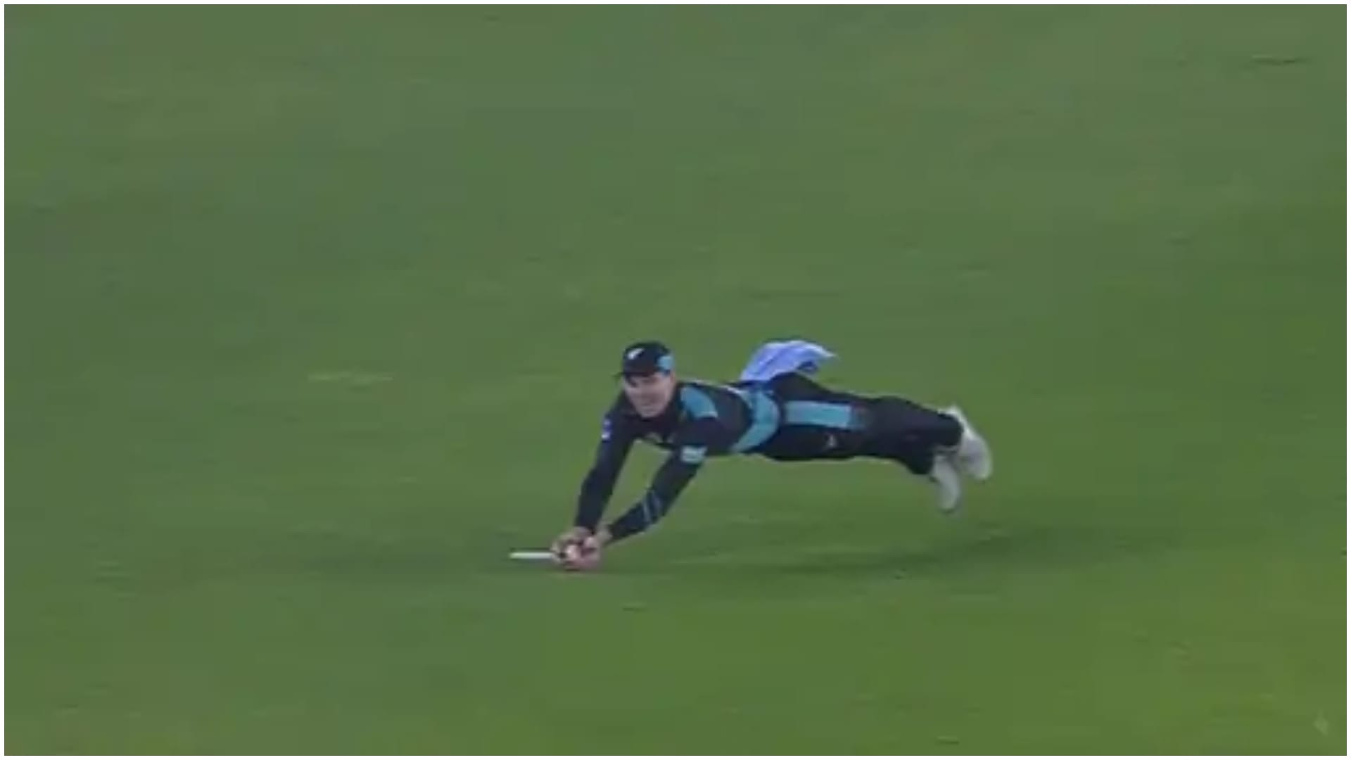 IND vs NZ 3rd T20I PHOTOS, Top Moments: Cute fan Poster for Shubman Gill, Hardik Pandya trophy to Prithvi Shaw
