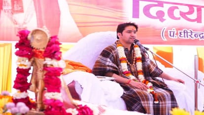 Bageshwar Dham: Dhirendra Krishna Shastri reached Magh Mela, met saints after Sangam bath