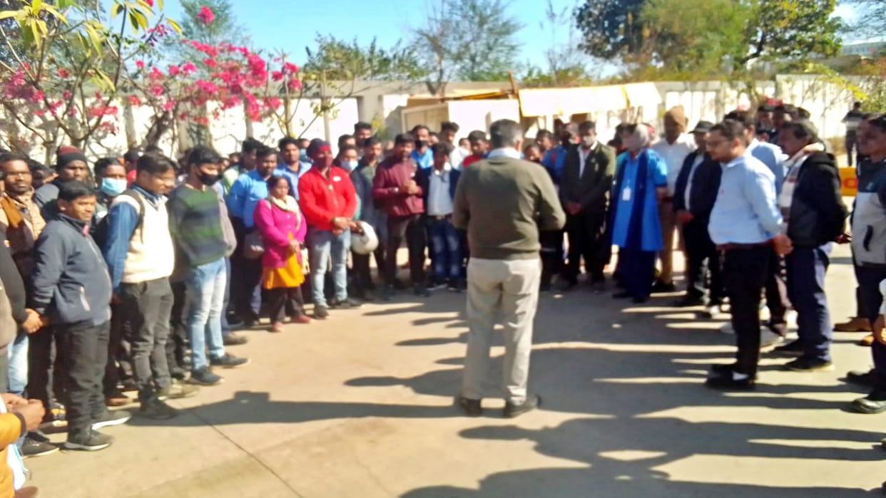 Shahdol Outsourced employees start hunger strike angry over non-payment of salary