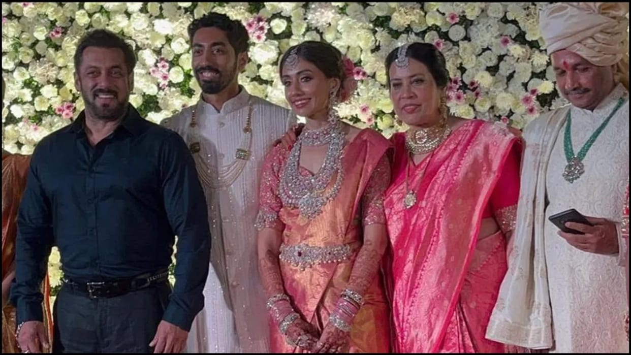 Kisi Ka Bhai Kisi Ki Jaan Actor Salman Khan attend her Co Star Pooja Hegde Brother Wedding see Photos