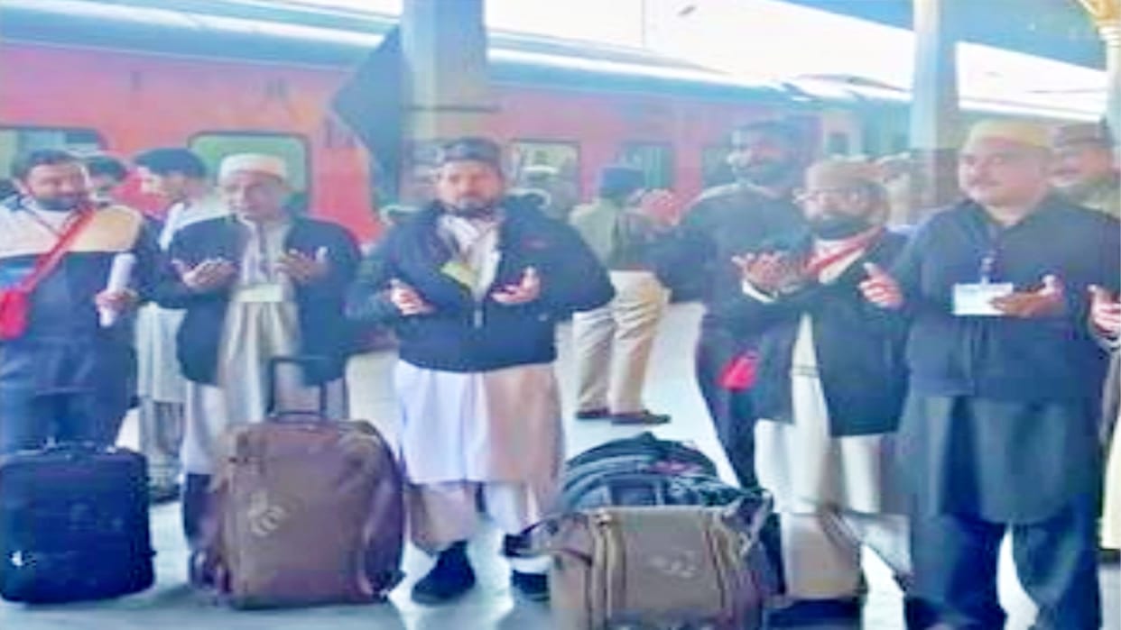 240 Pakistani pilgrims returned to their homeland