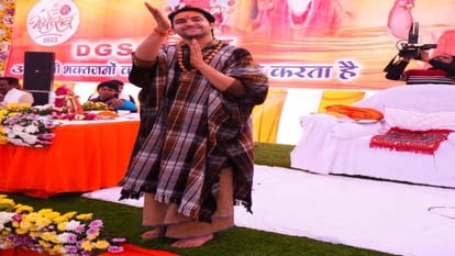 Bageshwar Dham: Dhirendra Krishna Shastri reached Magh Mela, met saints after Sangam bath
