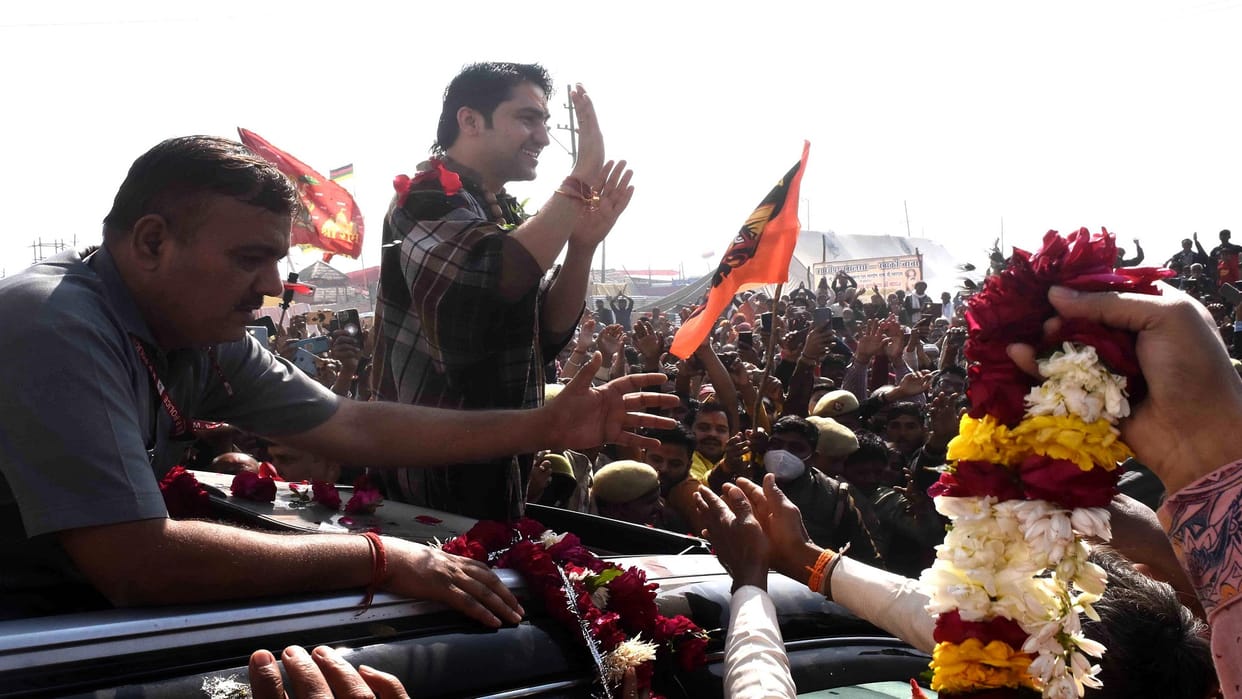 Bageshwar Dham: Dhirendra Krishna Shastri reached Magh Mela, met saints after Sangam bath